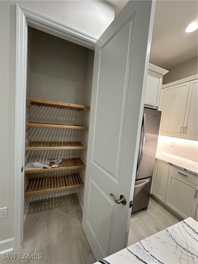 Building Photo - 7255 Saona CT