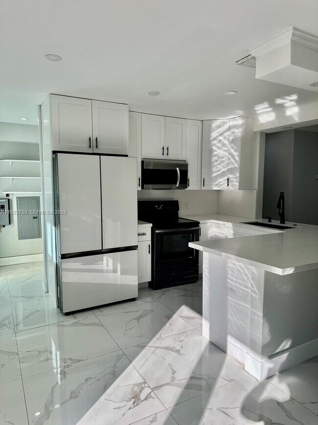 Building Photo - 4681 SW 26th Terrace