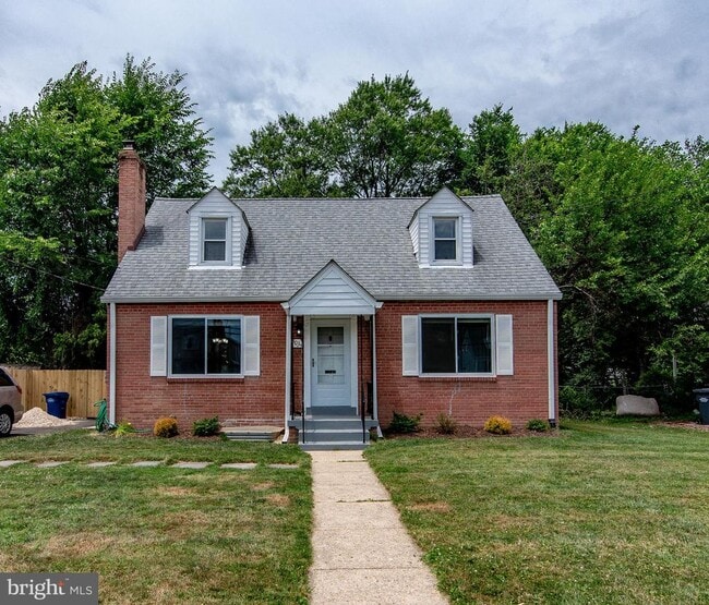 Building Photo - 3034 Fenwick Rd