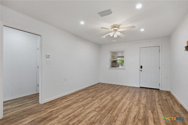 Building Photo - 1307 Summit Dr