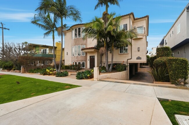 Building Photo - 424 N Broadway