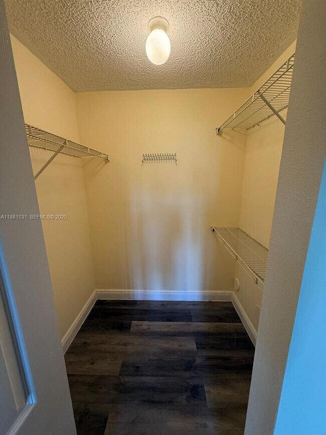 Building Photo - 7650 Westwood Dr