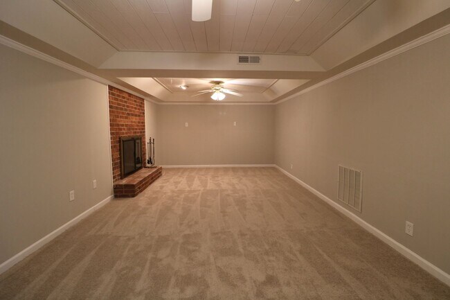 Building Photo - 8193 Steeplechase Cir