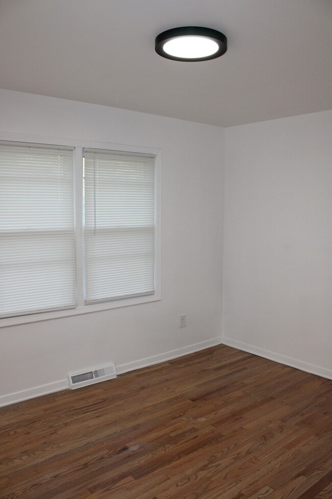 Building Photo - Move in Special - 4 Bedroom and 3 full bat...