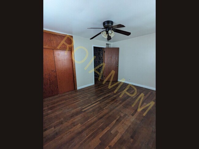 Building Photo - Charming 3 Bed / 1 Bath Home with Office & 2-Car Garage | Great Location Near Fred Meyer