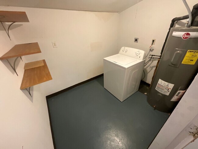 Building Photo - Reduced to $1550/mo! N Central Greensboro location, 3/2 brick home with lots of shade, fresh paint!