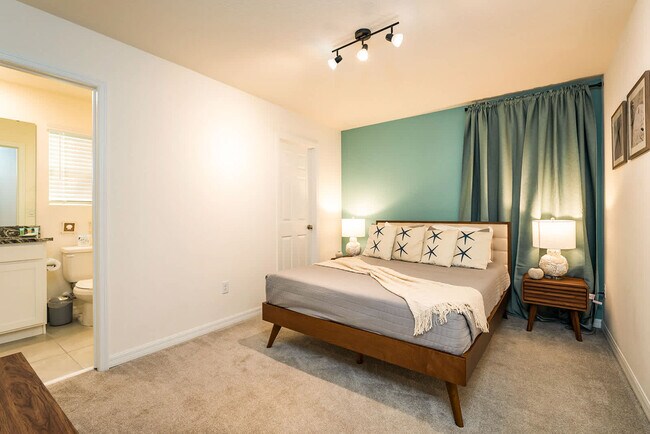 Building Photo - 1566 Mermaid Cv Wy