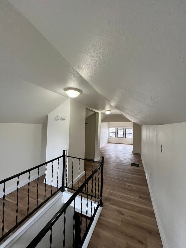 Building Photo - 2-Bedroom 1-Bathroom Single Family Home