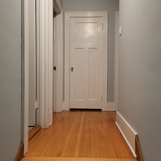 Building Photo - Historic, recently updated single-family h...