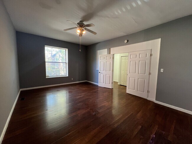 Building Photo - 4390 McPherson Ave