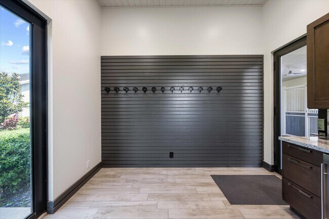 Building Photo - 15450 Estancia Ln