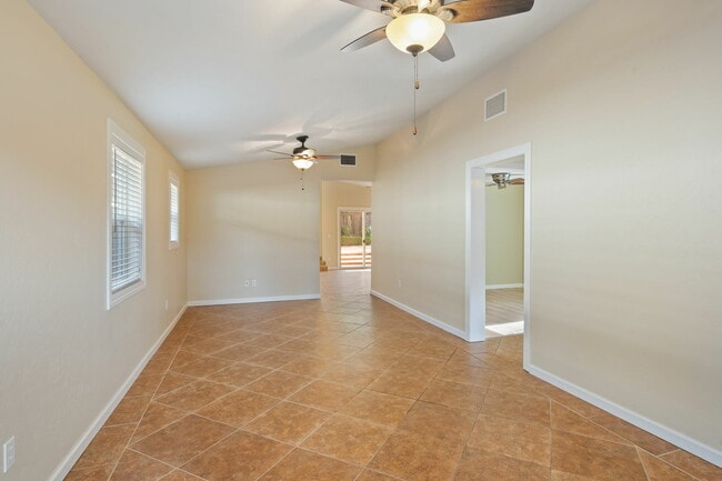 Building Photo - 824 Prince Ave