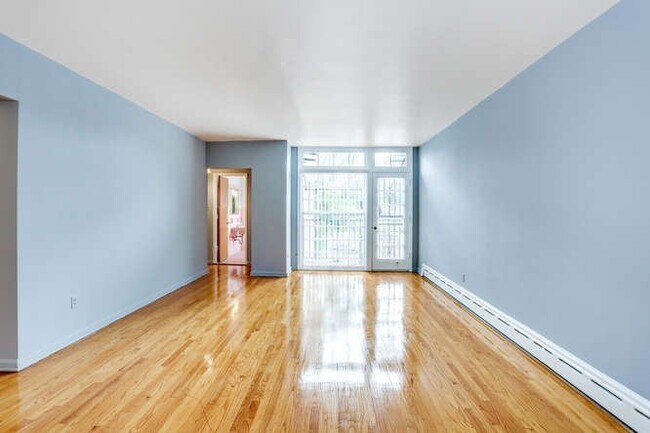 Building Photo - 255 Merton Rd