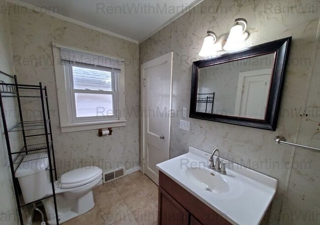 Building Photo - 201 2nd St