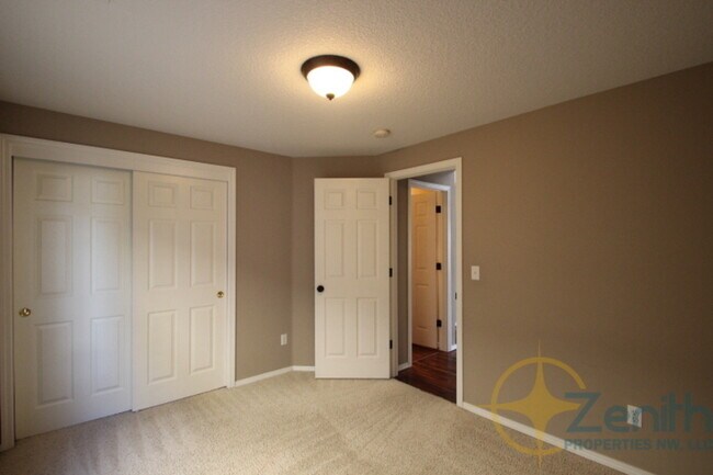 Building Photo - 7205 NE 159th Ave