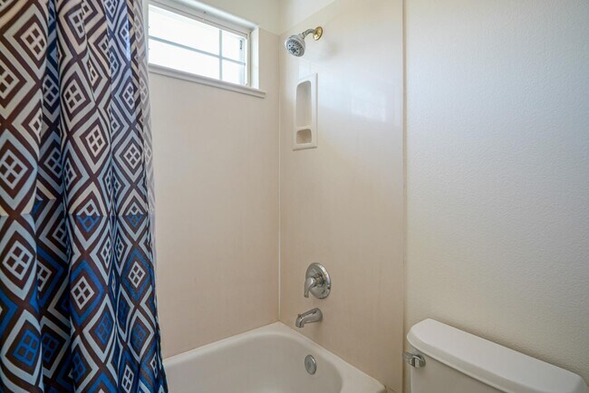 Building Photo - 10427 Crosscut Dr NW
