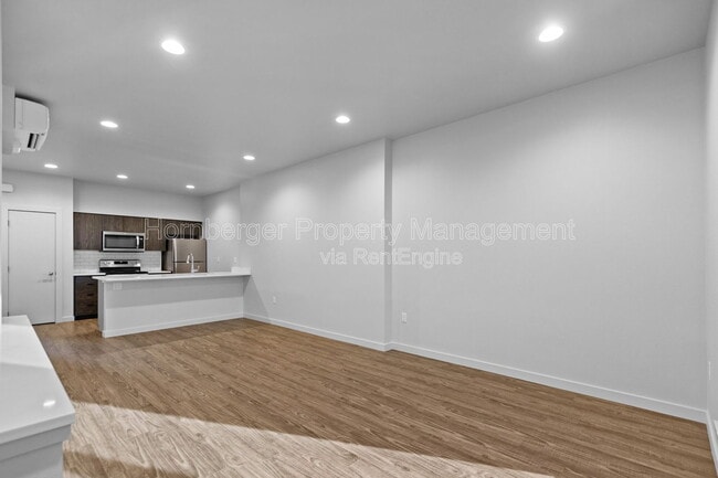 Building Photo - 1860 N Hamilton St