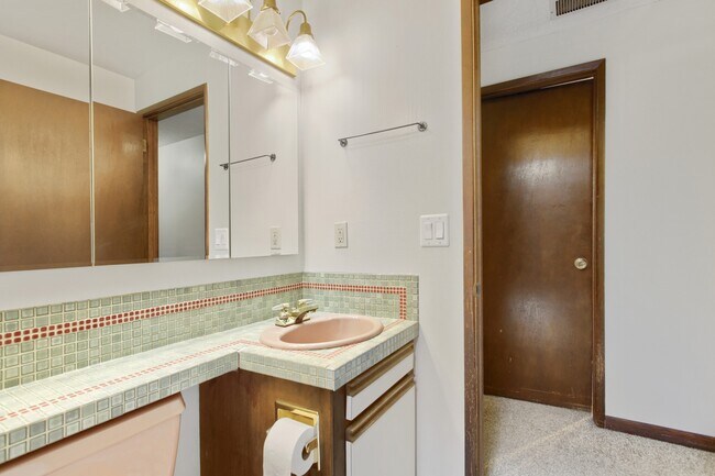 Building Photo - 1707 SW Binford Lake Pkwy