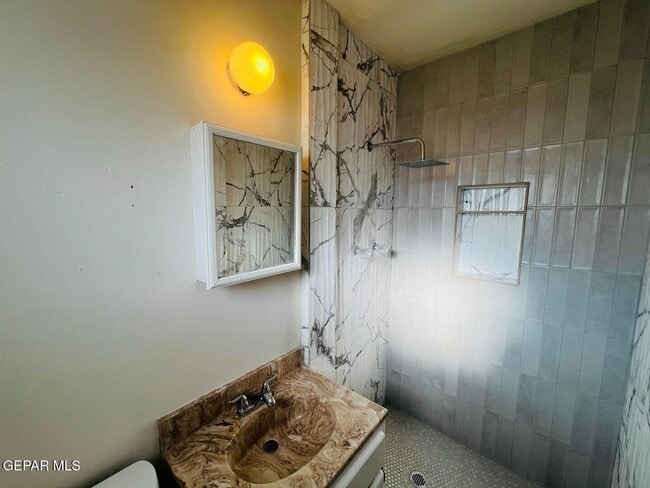 Building Photo - 9632 Montwood Dr