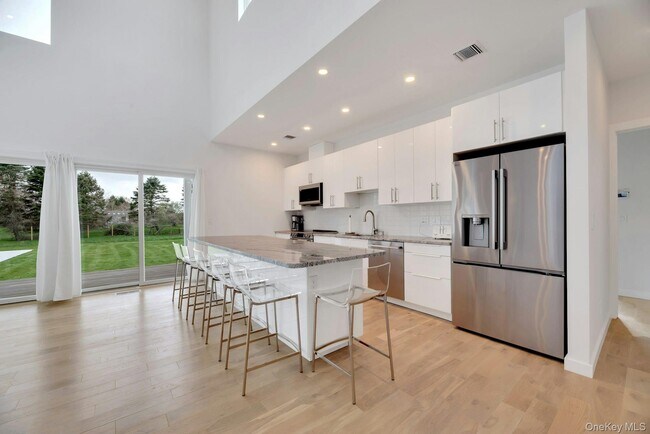 Building Photo - 420 Old Farm Rd