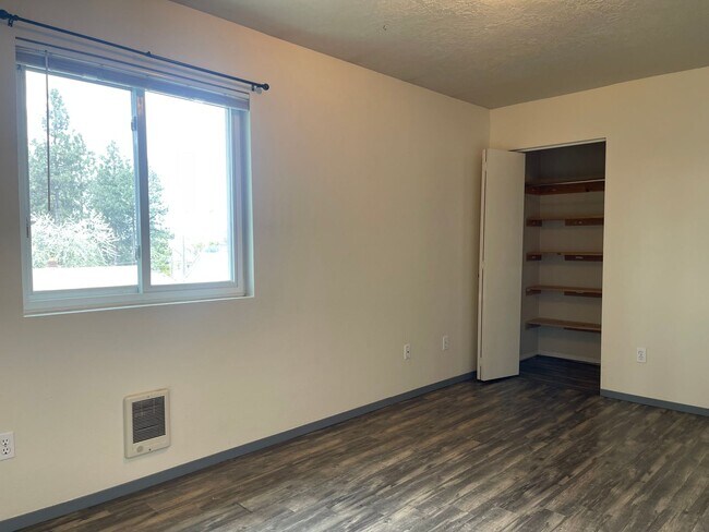 Building Photo - PENDING APPLICATION- Beautiful 3 Bedroom S...
