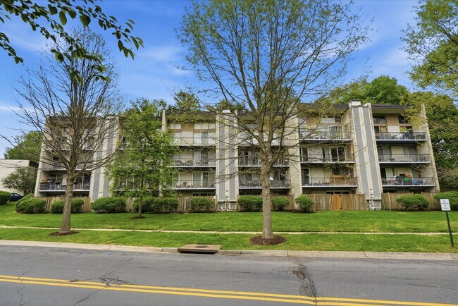 Building Photo - 5578 Burnside Dr