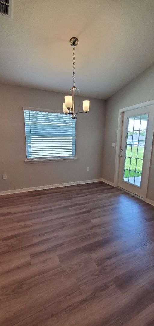 Building Photo - Beautiful 4-Bedroom, 2-Bathroom in Lakeland