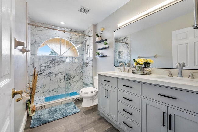 Building Photo - 3527 Chesapeake Cir