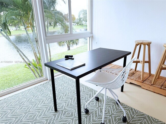 Building Photo - 2130 Cambridge F