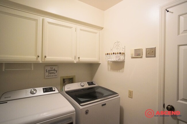 Building Photo - FULLY FURNISHED, Beautiful Home Located In Rosedale Area!