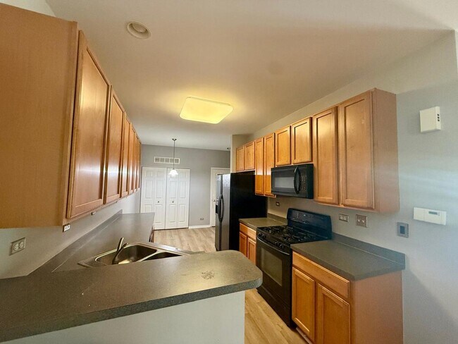 Building Photo - 2540 Hillsboro Blvd