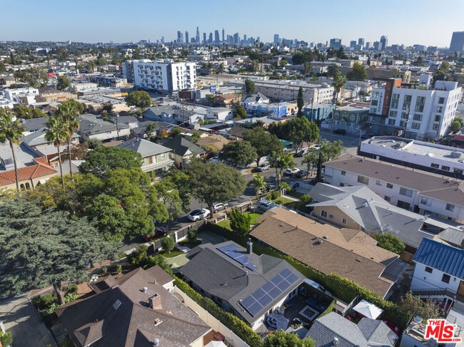 Building Photo - 725 N Harvard Blvd