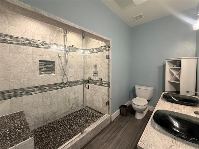 Building Photo - 2324 Heatherdale Dr