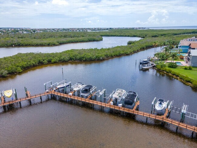 Building Photo - Waterfront Penthouse Living – Luxury 3 Bedroom / 2 Bath Condo on the Water