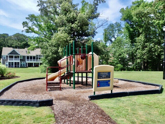 Building Photo - 5 Bedroom Ready NOW! Pet Friendly, Community Pool, Clubhouse, Fitness Center, Kayak Launch, Playg...