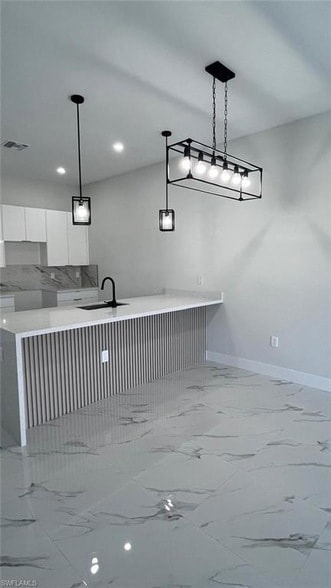 Building Photo - 1009 NE 15th Ln