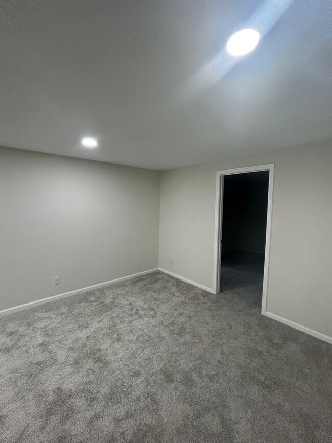 Building Photo - 1208 N Brunswick Ln