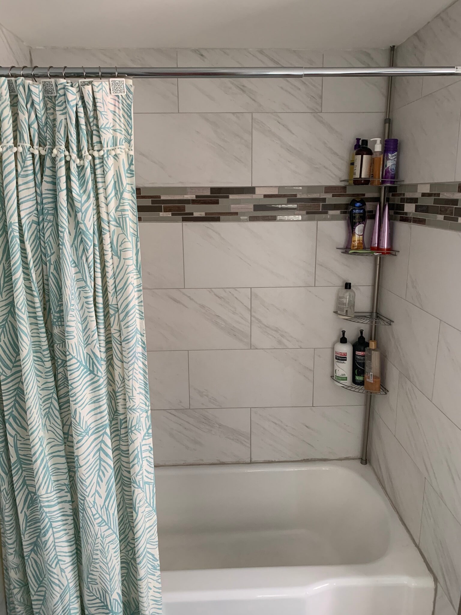Full bathroom shower - 4302 Silsby Rd