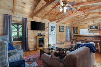 Building Photo - 14995 Pleasant Valley Rd