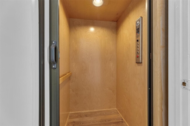 Building Photo - 416 SW 11th St