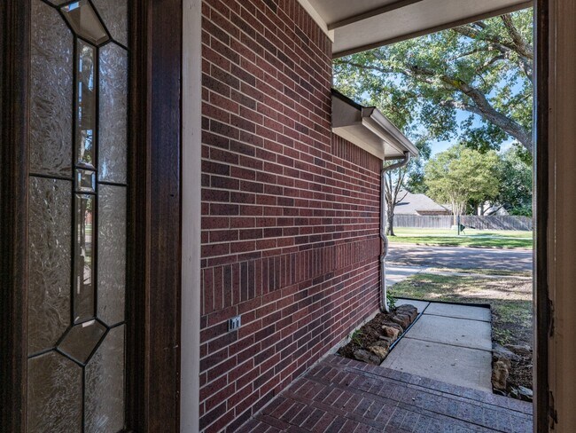 Building Photo - 12807 Village Way Dr