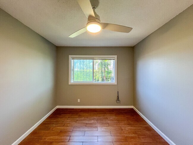 Building Photo - 11303 S Lemoli Ave