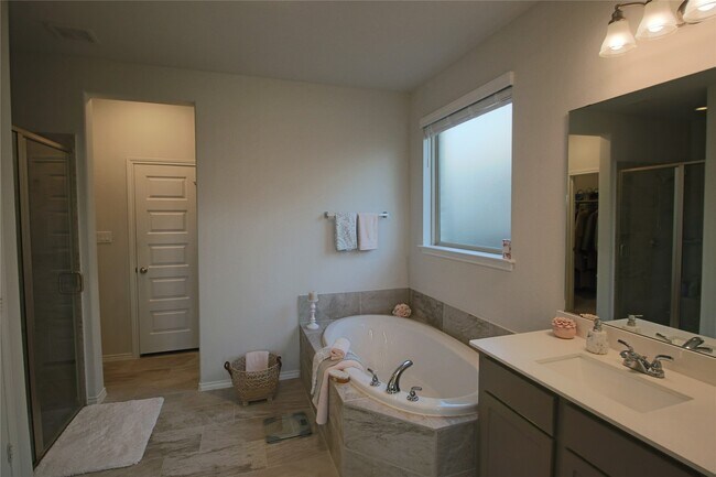 Building Photo - 24727 Tanoureen Dr