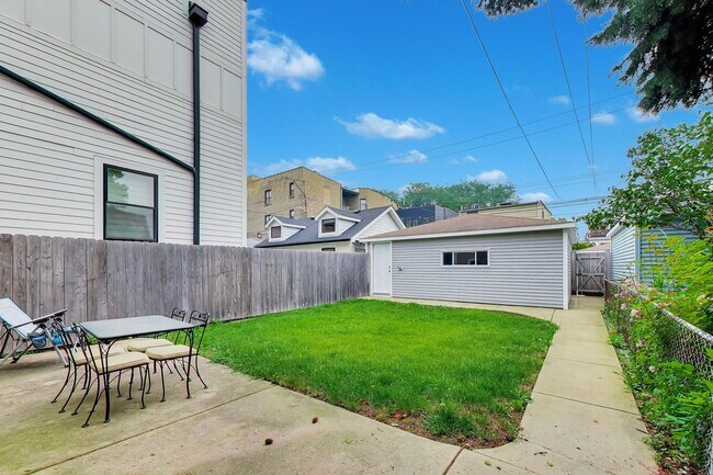 Building Photo - 4219 N Albany Ave