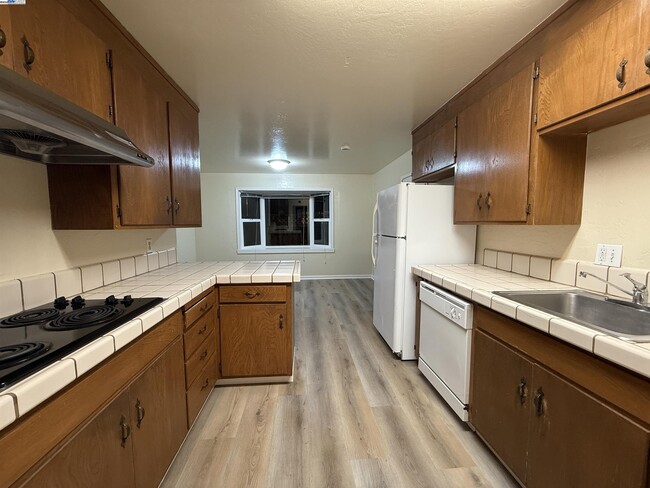 Building Photo - 1420 Primrose Way