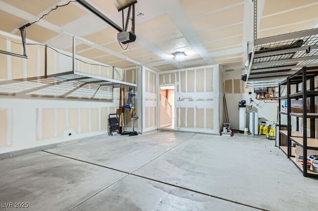 Building Photo - 1153 Bear Head St