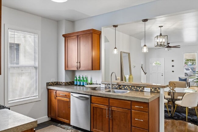 Building Photo - 3BR/2BA Wonderfully Updated Single Family Home---JUST GORGEOUS!  GAS, ELECTRIC, WATER, SEWER and ...
