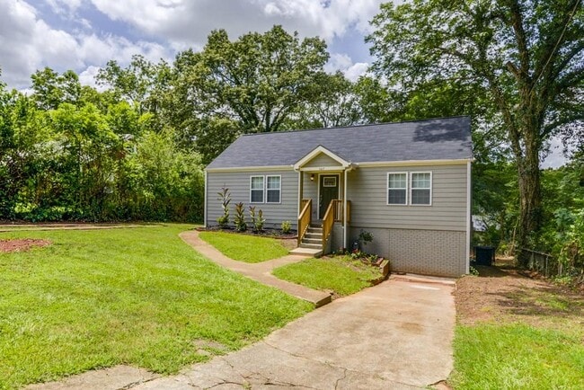 Building Photo - 567 Ashburton Ave