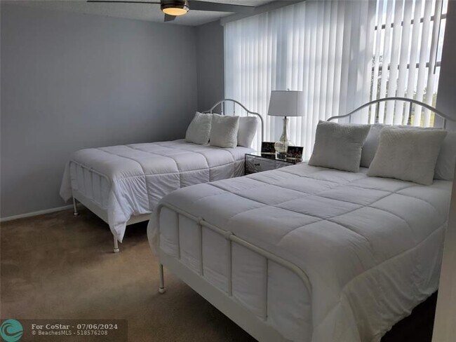 Building Photo - 3090 N Course Dr