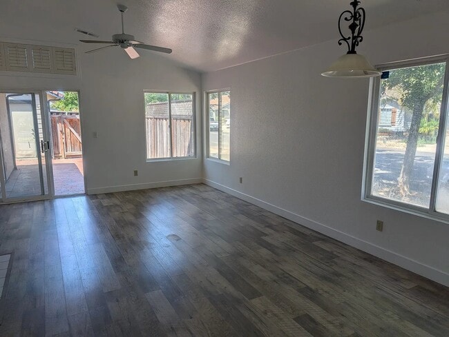 Building Photo - 3067 Carey Ln